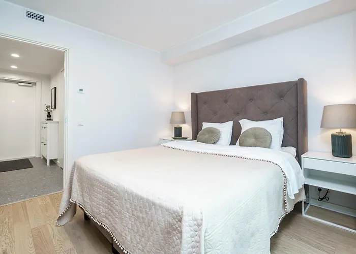 Dream Stay - Modern Design Apartments With Balcony & Free Parking