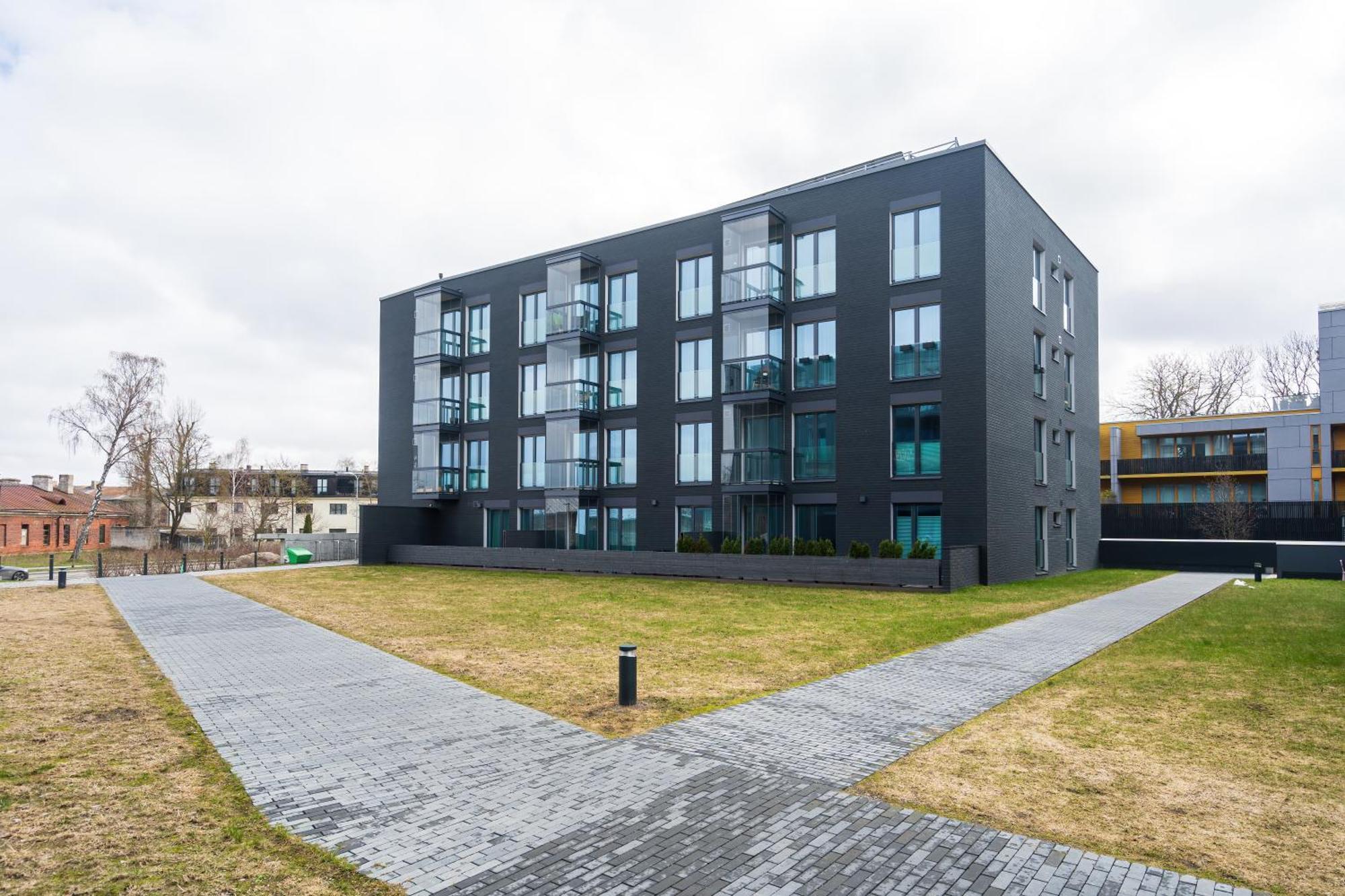 Apartment Dream - Modern Design With Balcony & Free Parking *